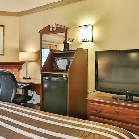 Best Western Brantford Hotel And Conference Centre Extérieur photo