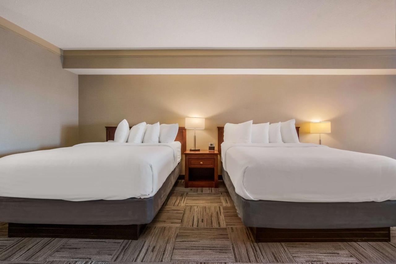 Best Western Brantford Hotel And Conference Centre Extérieur photo